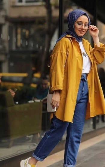 استایل خیابانی جذاب با تیشرت چاپی برای خانمها