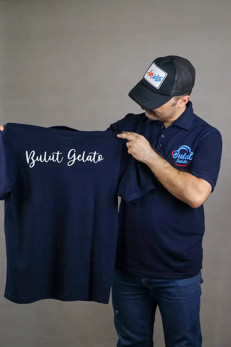 چاپ تیشرت تبلیغاتی یقه‌دار با لوگو شرکت