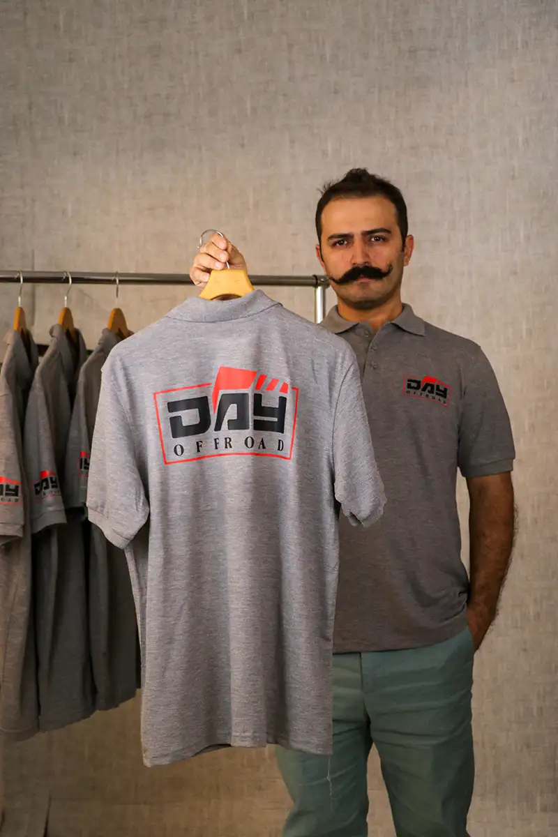 چاپ تیشرت تبلیغاتی یقه‌دار با لوگو شرکت